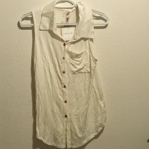 White button up short sleeve. - Picture 1 of 3
